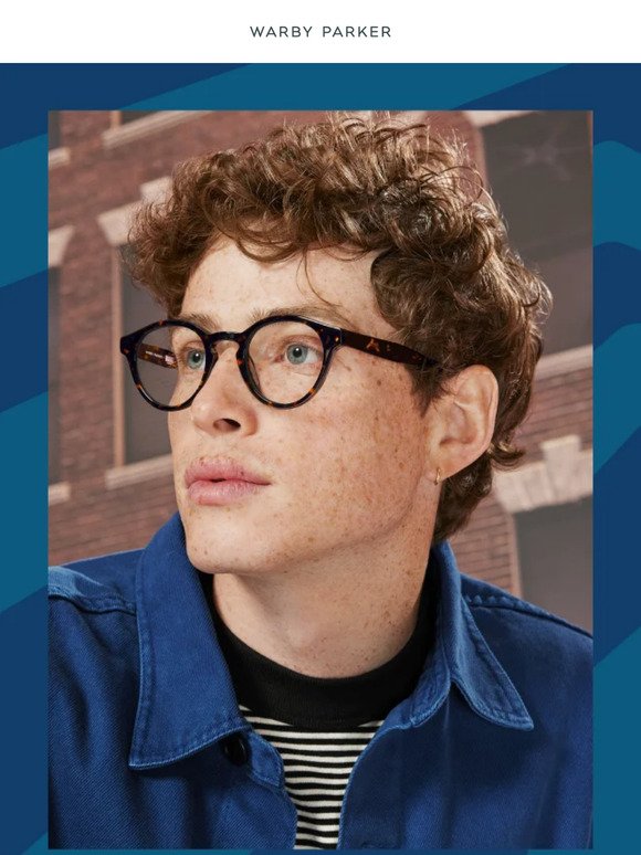 Yes, Peter Parker still wears glasses