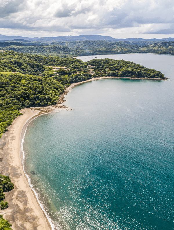 Lush shoreline in Peninsula Papagayo