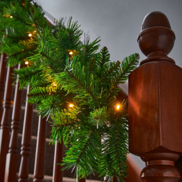 1.8m Pre Lit Christmas Garland with 20 Battery Operated LED Lights (Batteries Included)
