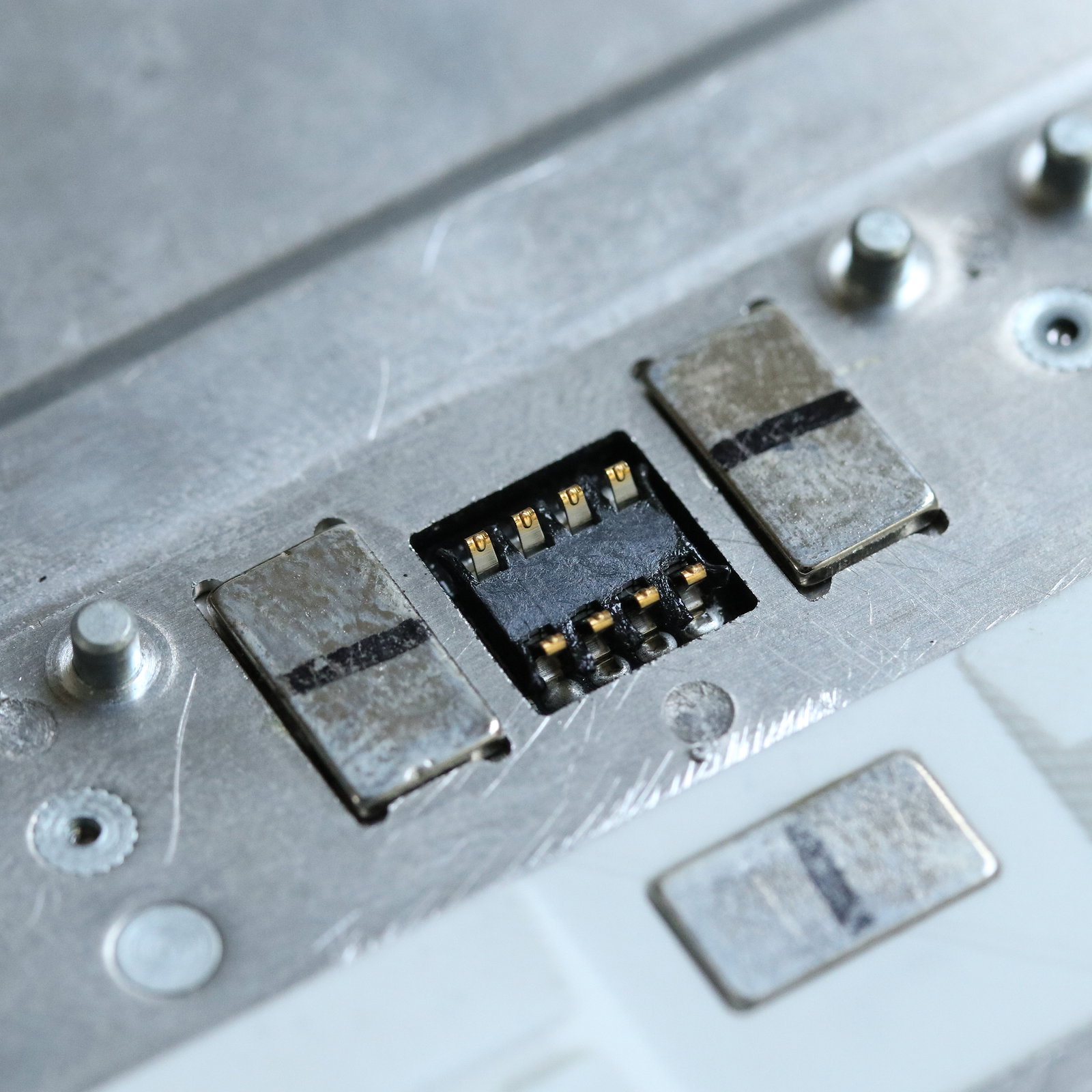 Framework Laptop 16 spring-based connector