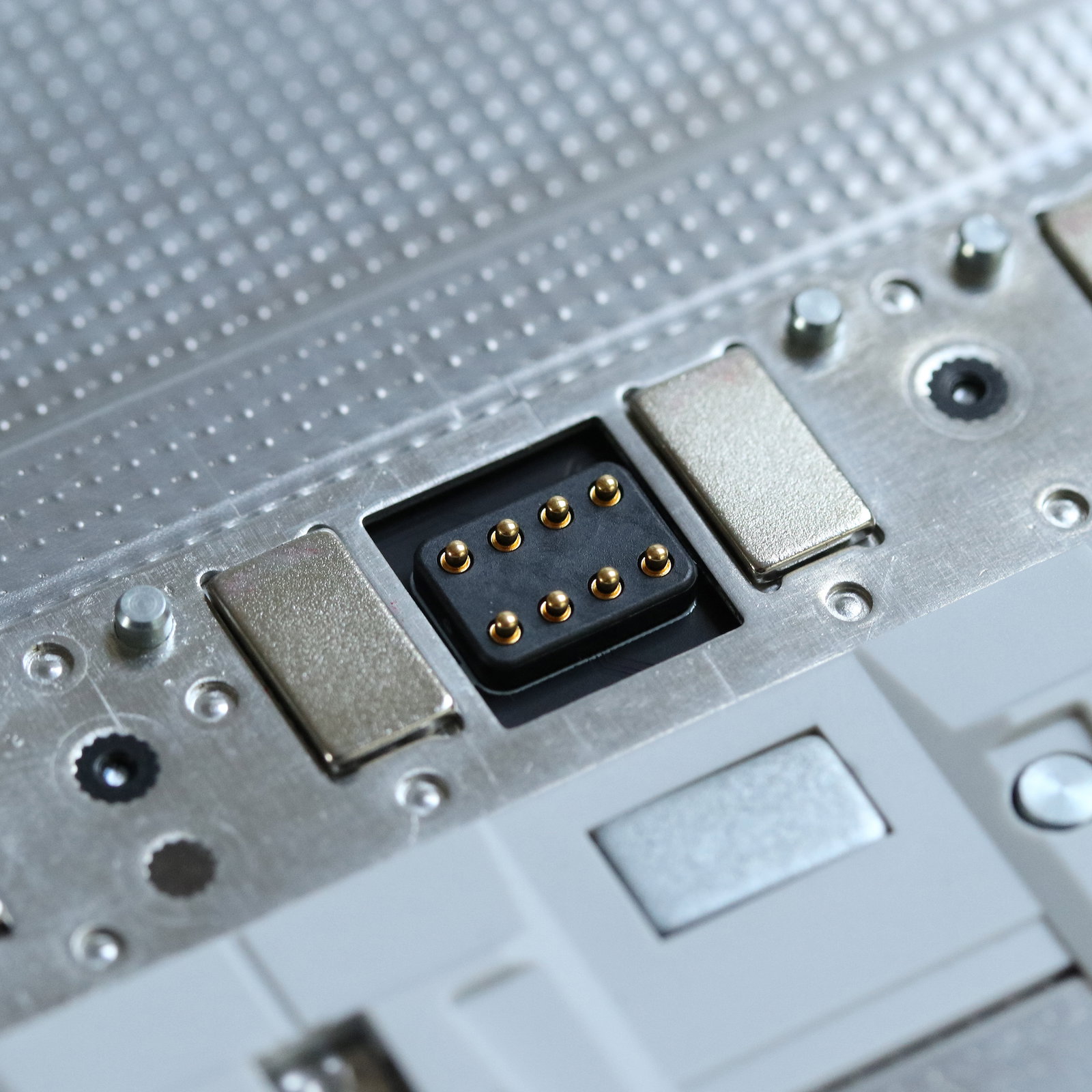 Framework Laptop 16 pogo-pin connector