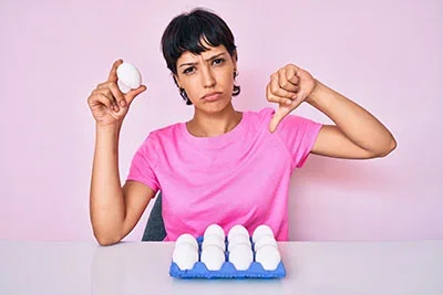 Woman eggs thumbs down sm_400468227 copy