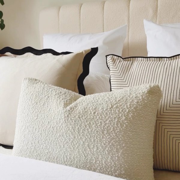 Loving this cushion combo 🖤🤍 @chells_bohojungle