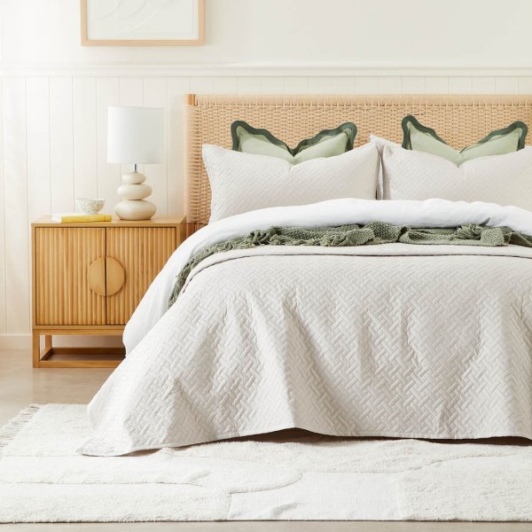 We're well and truly reaching for our summer layers here in Brisbane! Coverlets are definitley our go-to during these warmer months. We think we're going to have these 3 on repeat. 💚
#pillowtalkaustralia #fortheloveofcomfort