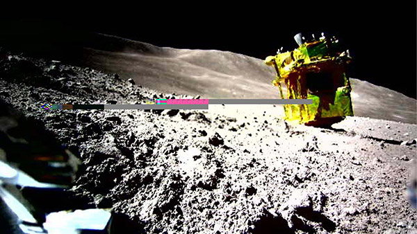Images of the Lunar surface taken and transmitted by LEV-2(SORA-Q).