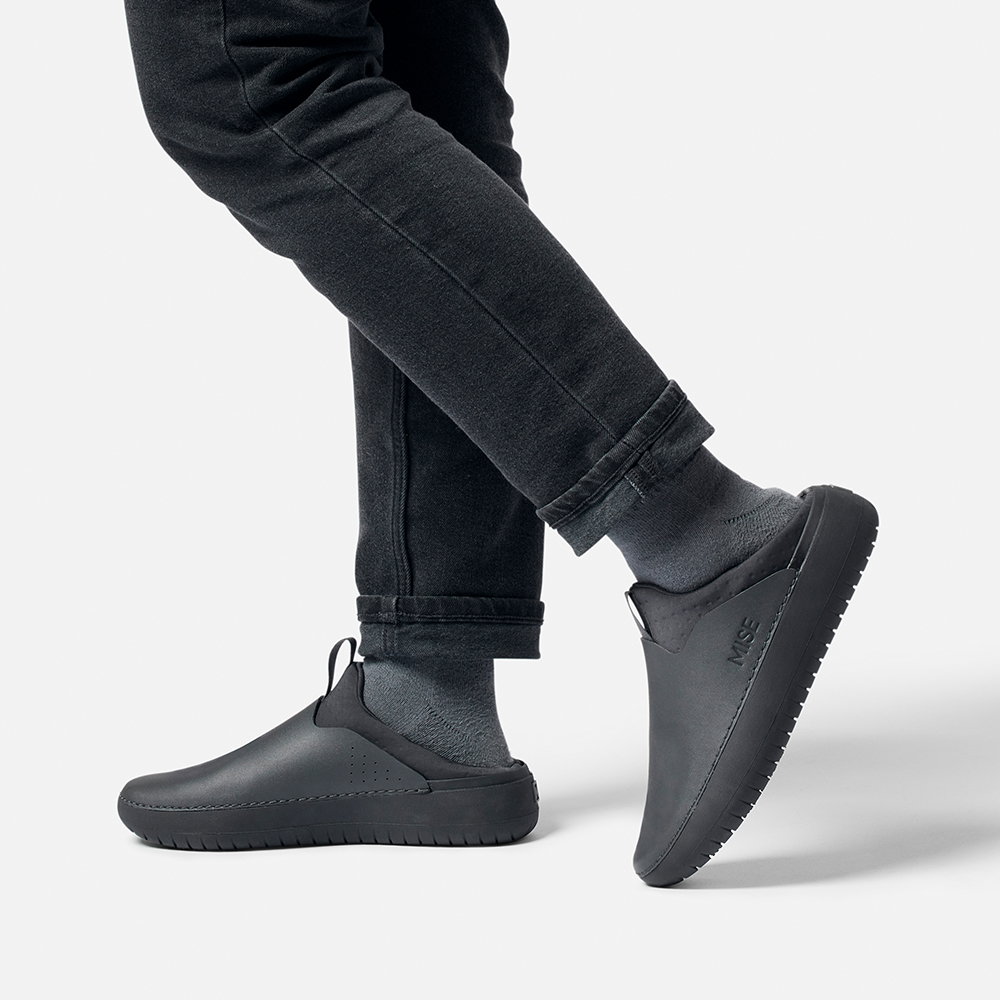 MISE Relaxed kitchen shoes on foot