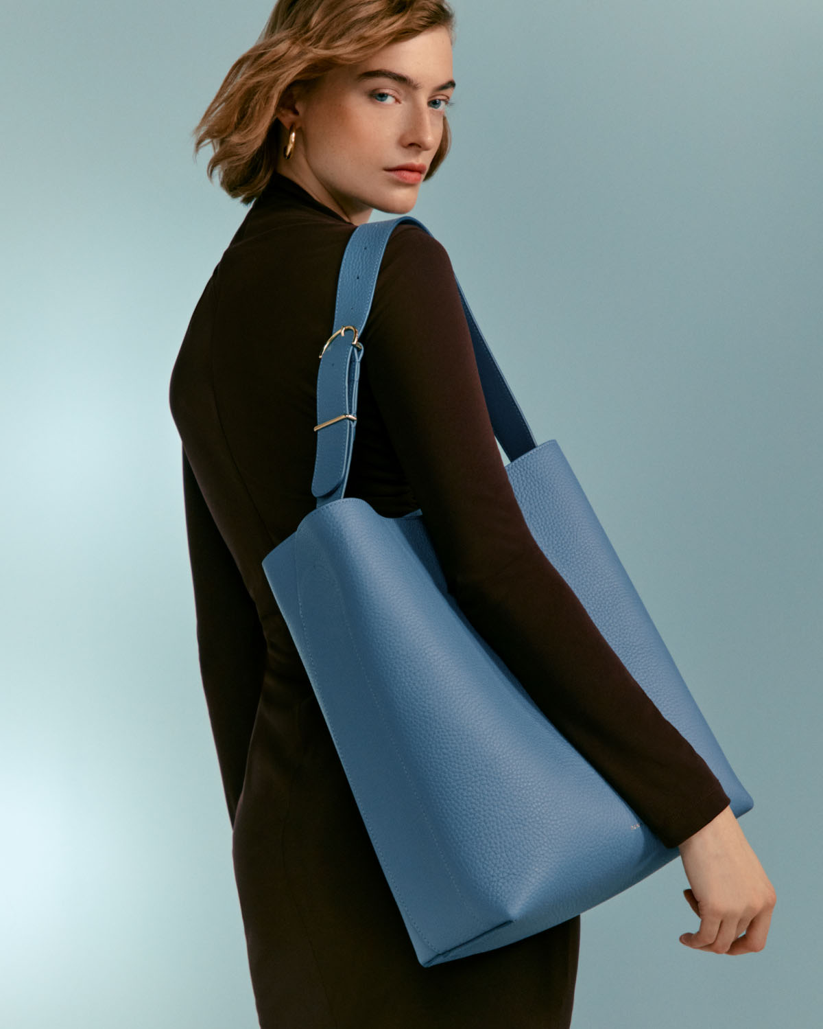 Cuyana: Introducing the Oversized Linea Bag | Milled