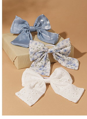 The Eyelet Satin Bow Pack