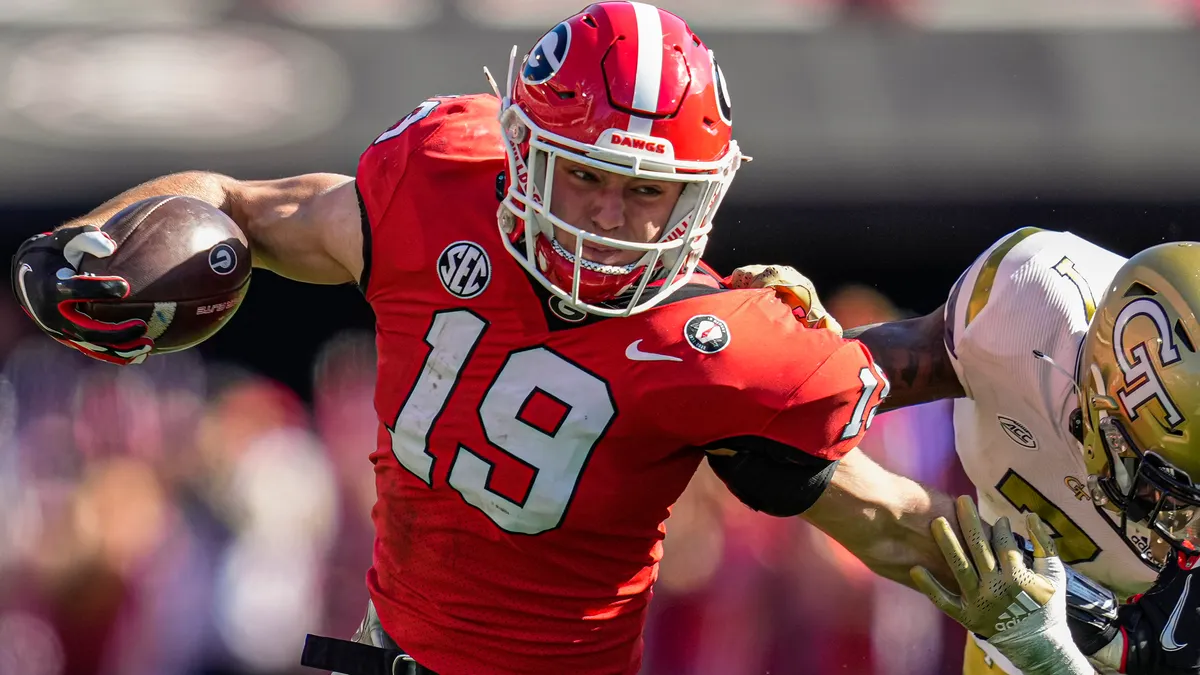 Nov 26, 2022; Athens, Georgia, USA; Georgia Bulldogs tight end Brock Bowers (19) runs after a catch against the Georgia Tech Yellow Jackets during the first half at Sanford Stadium. Mandatory Credit: Dale Zanine-USA TODAY Sports ORG XMIT: IMAGN-491484 ORIG FILE ID: 20222611_dwz_sz2_00827.JPG