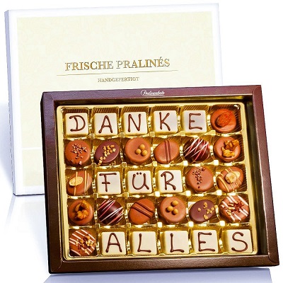 Produktbild Pralinenkollektion mit 30 Pralinen darunter Buchstabenpralinen mit Text: DANKE FÜR ALLES