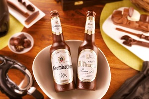 Stimmungsvolles Bild mit Bierflaschen aus Schokolade