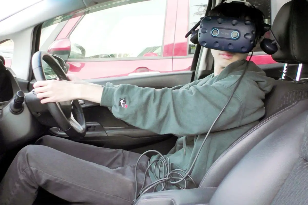 VR headset can give you 360-degree vision like an owl. Image leads to article.