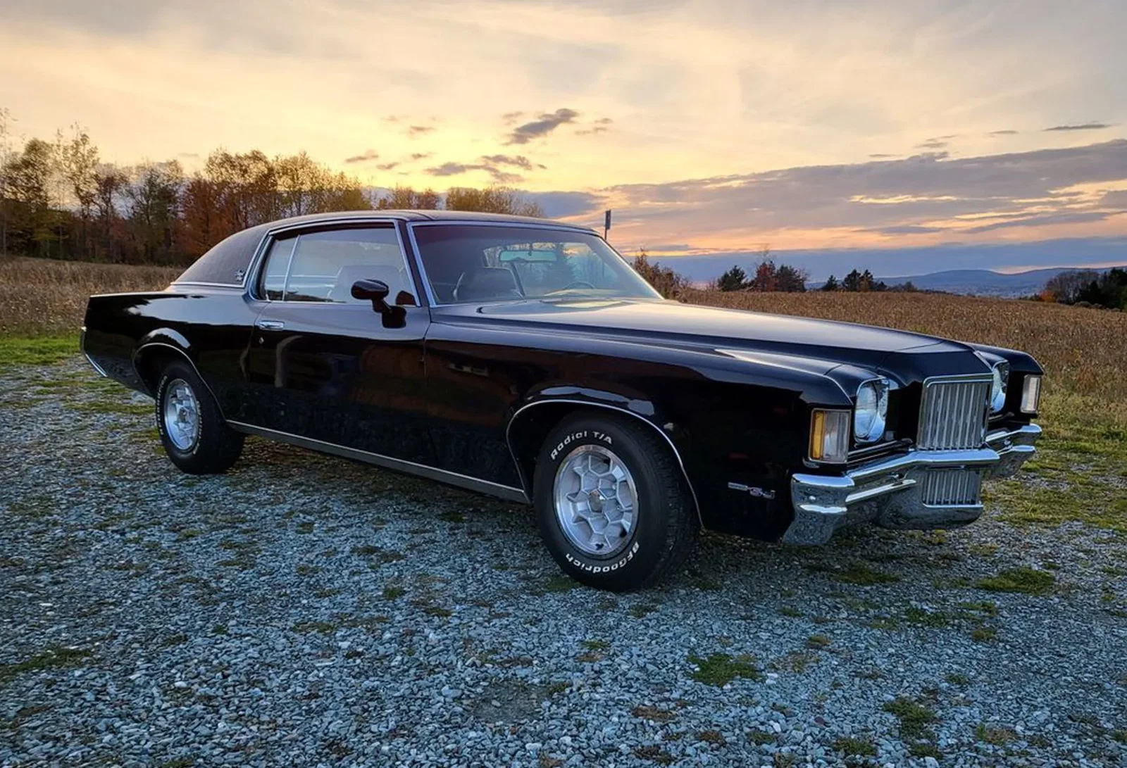 STYLE AND PERFORMANCE CAN BE YOURS WITH THE 1971 PONTIAC GRAND PRIX SJ