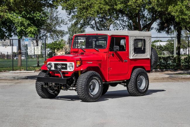 Restored and Upgraded 1980 Toyota FJ40 Land Cruiser 4x4