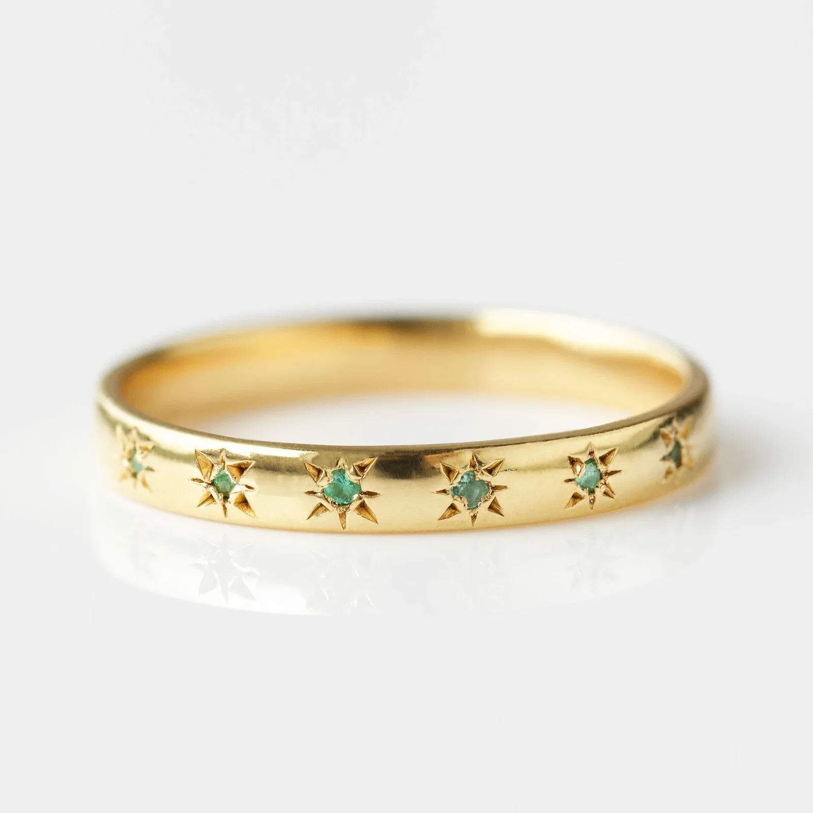 Image of Simple Star Set Emerald Band
