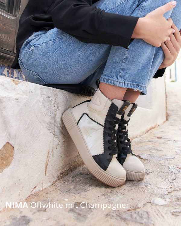 NIMA Offwhite mit Suede Champagner und Schwarz Sneaker Turnschuh high aus Leder in offwhite und Wildleder in Champagner mit Herz