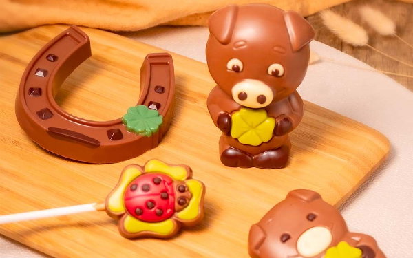 Stimmungsbild mit verschiedenen Schokoladenfiguren