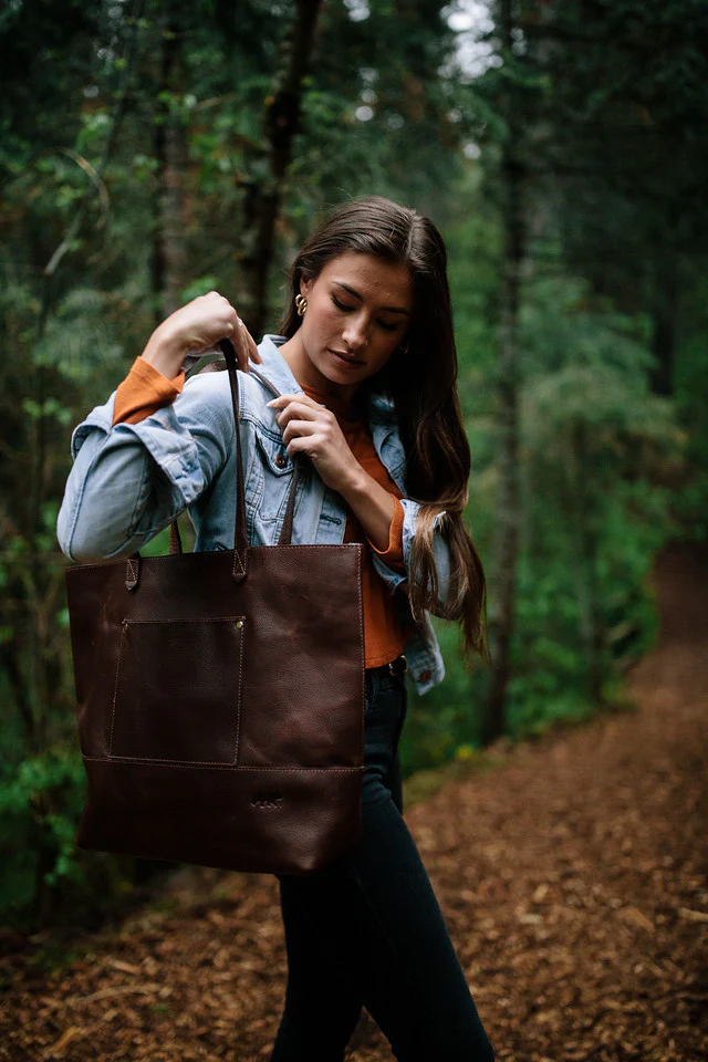 Image of Juneau Leather Tote w/ Pocket