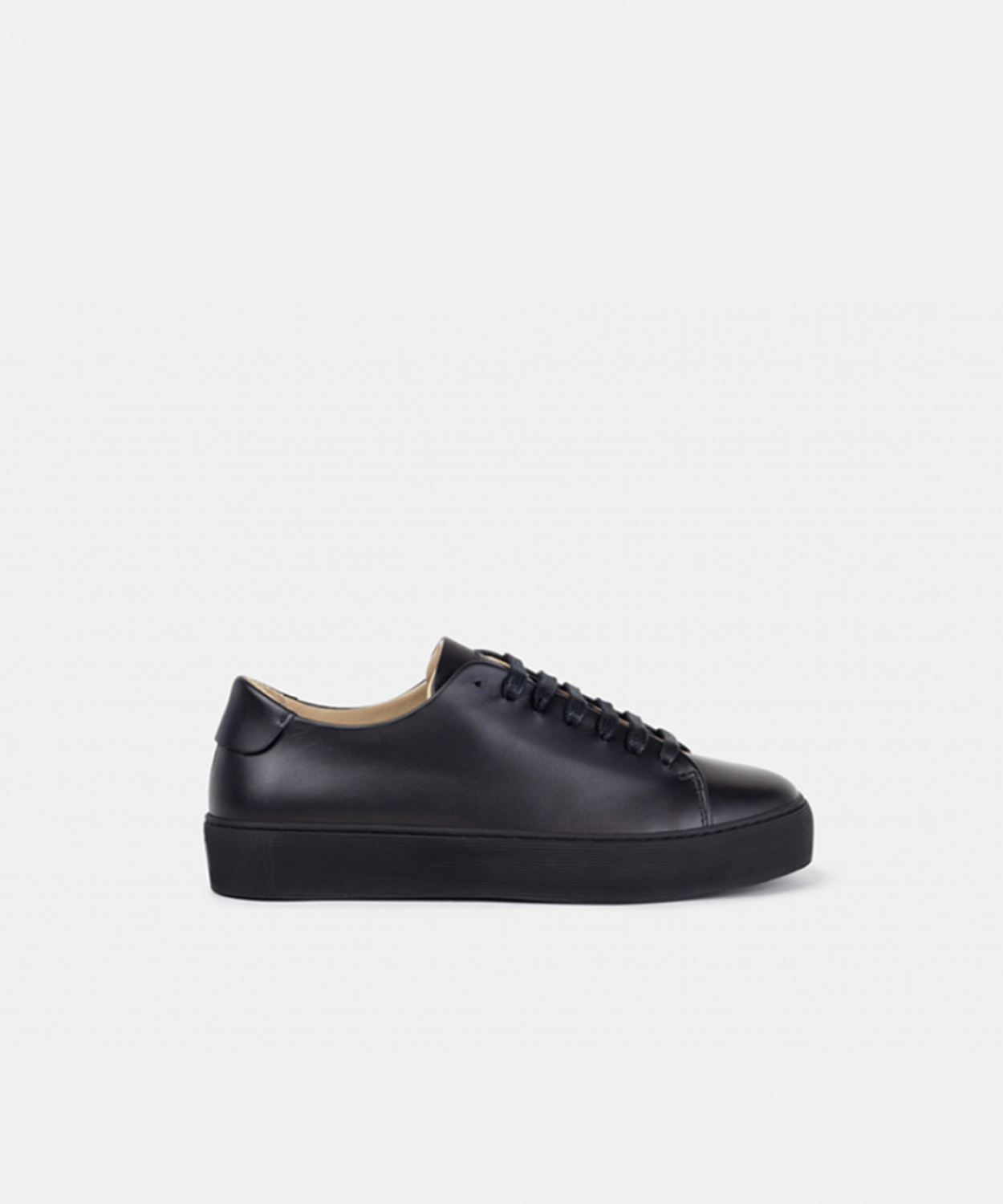 Doric Bound black