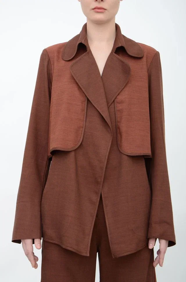Image of Eco Slub Denim Short Trench with Color Contrast Detail - ARTEMIS FA24