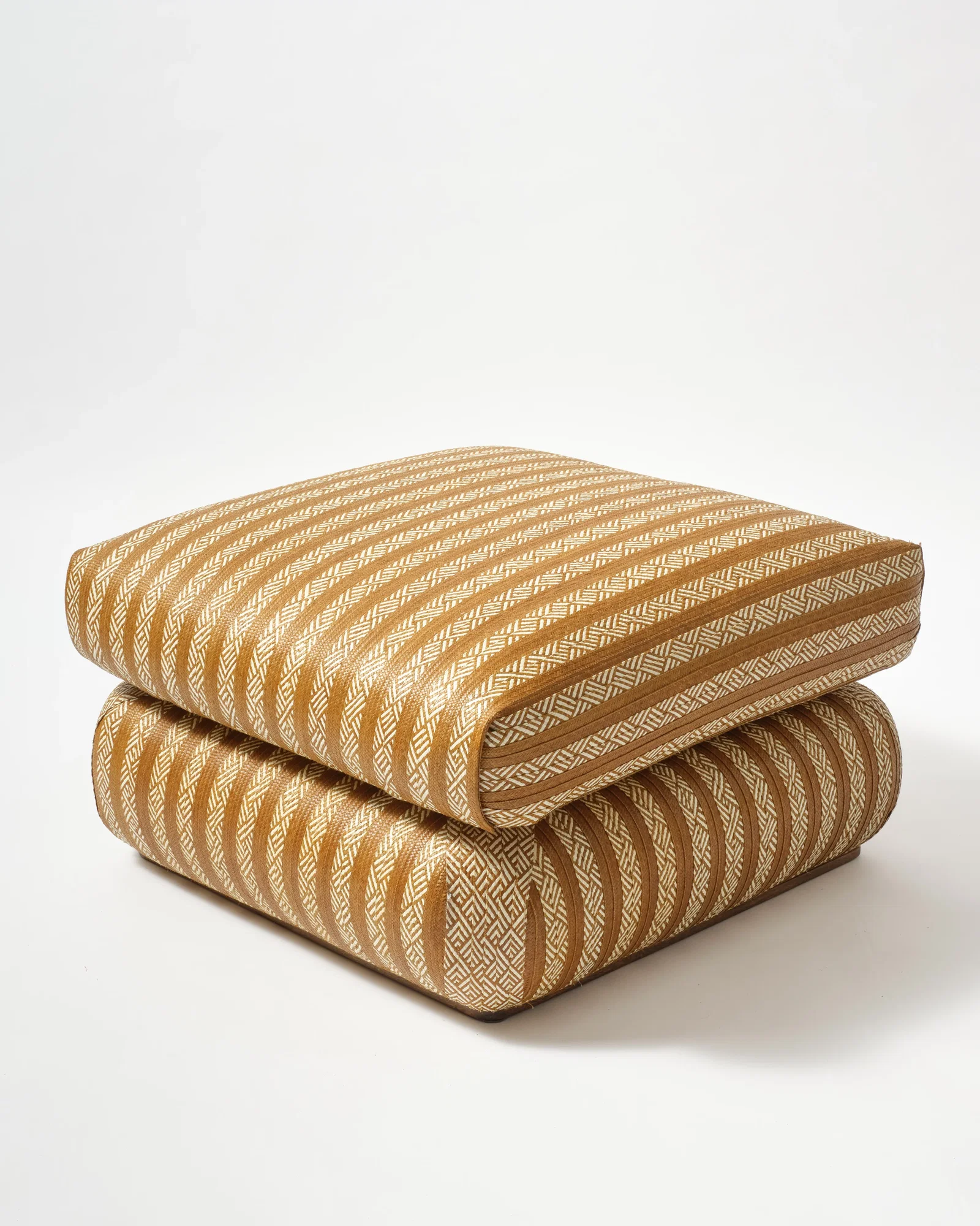 Image of Magnetic Midnight Canaflecha Pouf