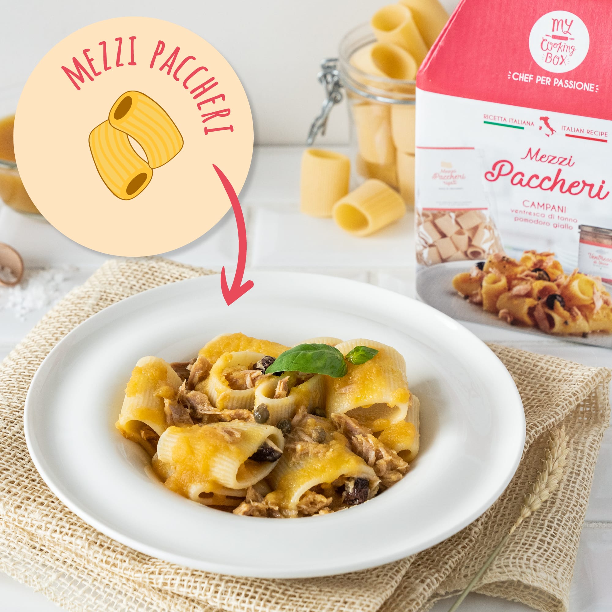 Mezzi paccheri con salsa di pomodoro giallo e ventresca di tonno