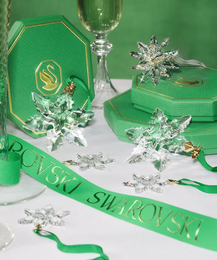 Decorazioni Annual Edition Swarovski e confezioni regalo in versione verde