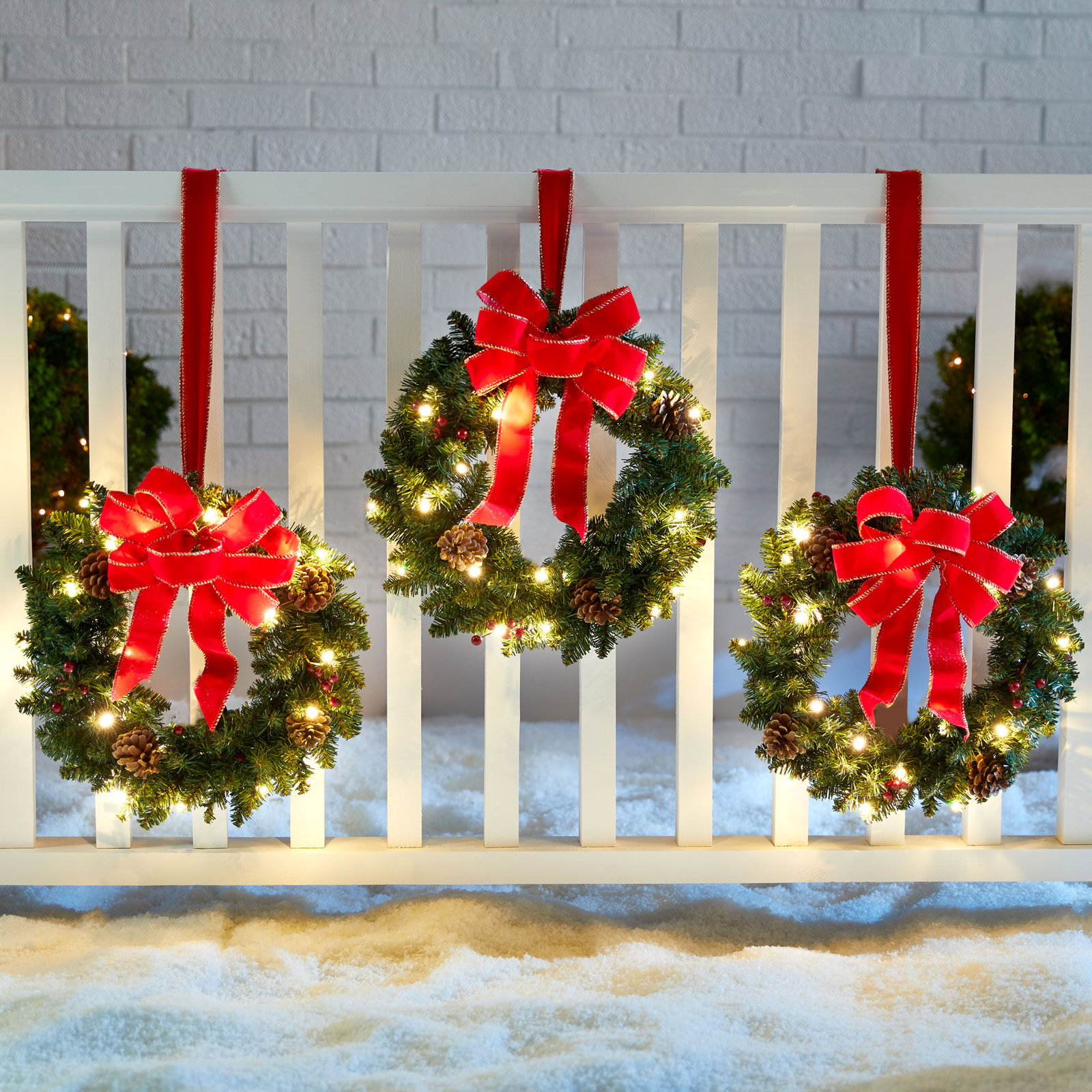 Set Of  Cordless PreLit Mini Christmas Wreaths﻿