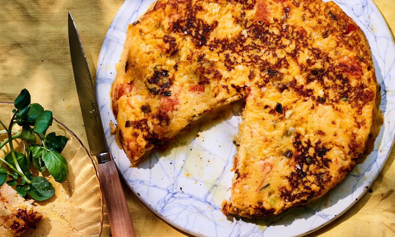 Rachel Roddy's potato and tomato frittata.