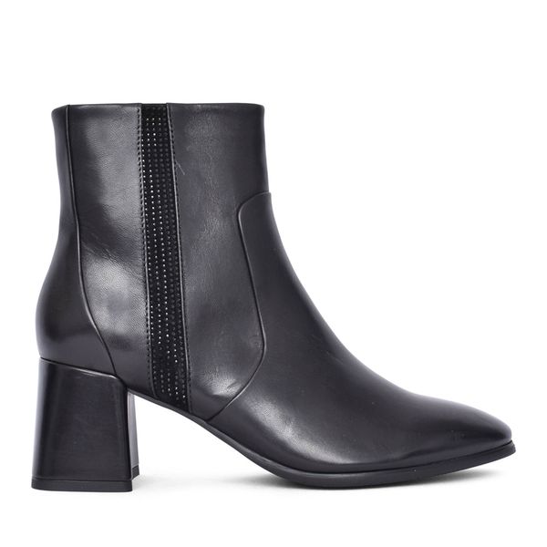 LADIES MILLIE-04 MEDIUM HEEL ANKLE BOOT in BLACK