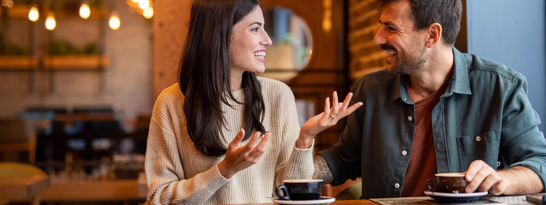 Verheiratetes Paar am Tisch