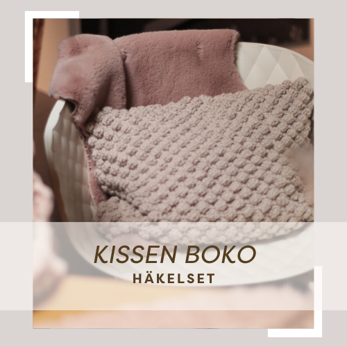 gehäkeltes Kissen in beige mit Knuppeln auf der Vorderseite