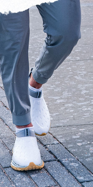 Revive AC in White / Gum