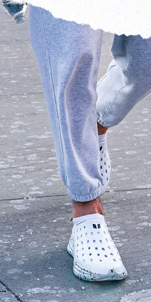 Revive in White / Gray speckle