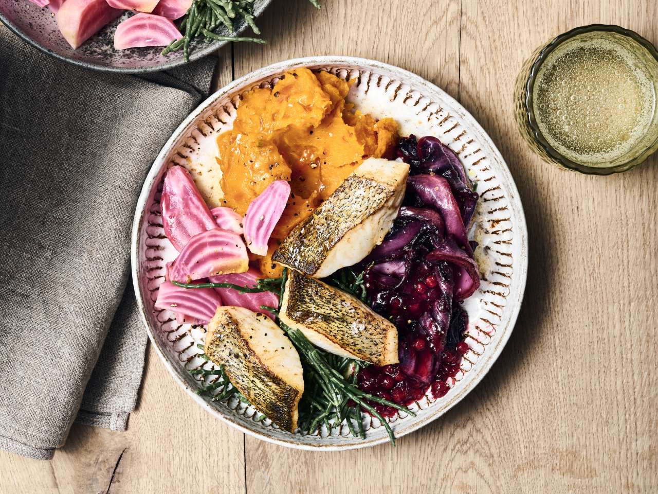 Zander mit Kürbisstampf und karamellisiertem Kohl