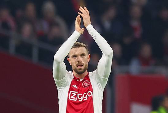 Henderson geeft aanvoerdersband sneaky aan Pasveer en toont ‘vluchtgedrag’ bij Ajax