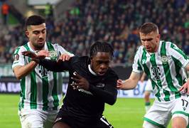 AZ verliest doelpuntrijk duel bij Ferencváros, in tussenronde wacht Real Sociedad of Galatasaray