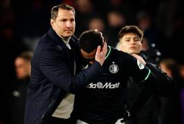 Het gefluister over positie Brian Priske bij Feyenoord is inmiddels net zo sterk als voor Bayern München