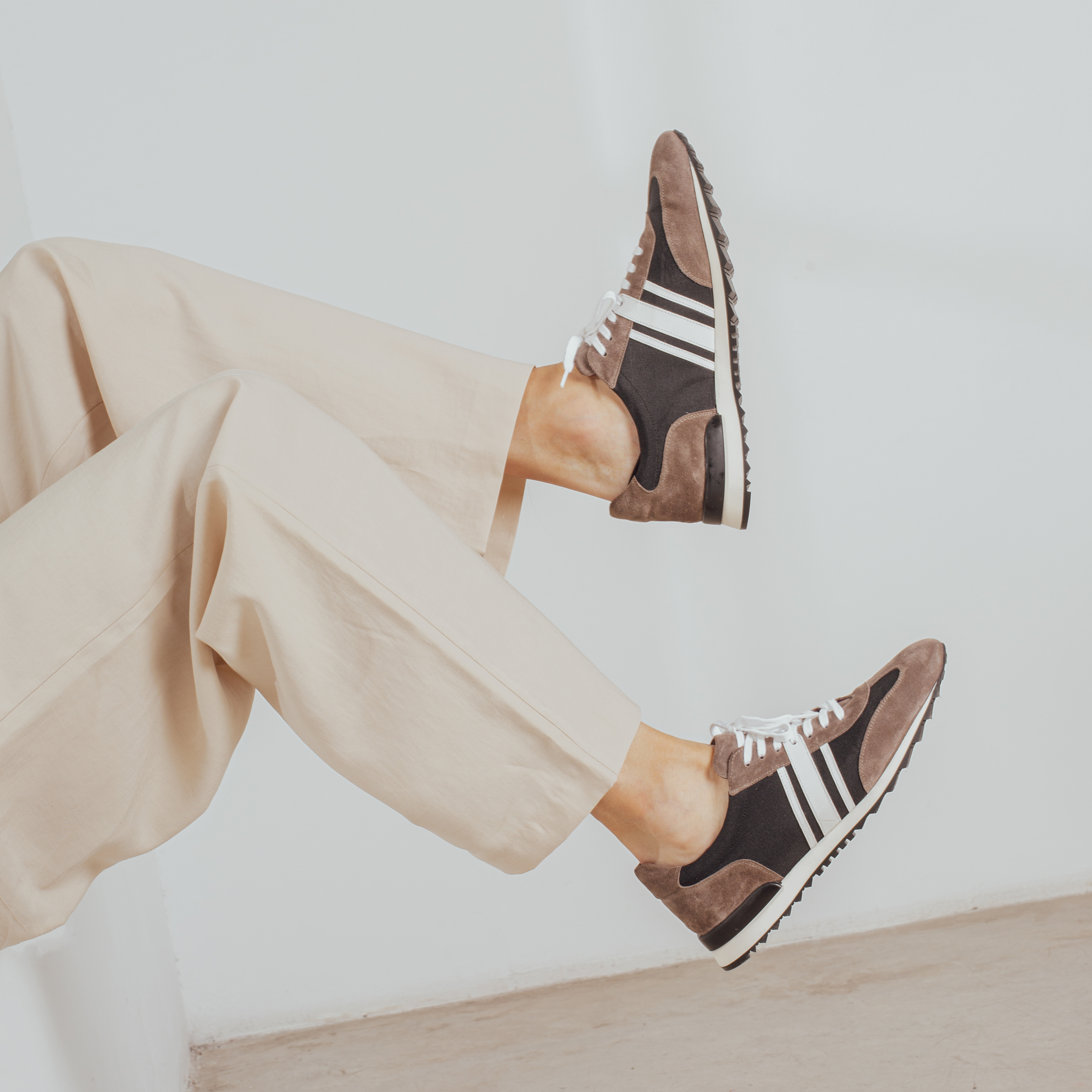 BB SNEAKERS - Low Banner
