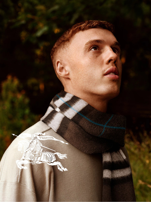 The Burberry scarf as worn by footballer Cole Palmer