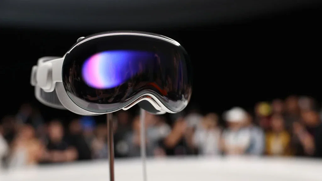 Apple Vision Pro to Get Apple Intelligence in April