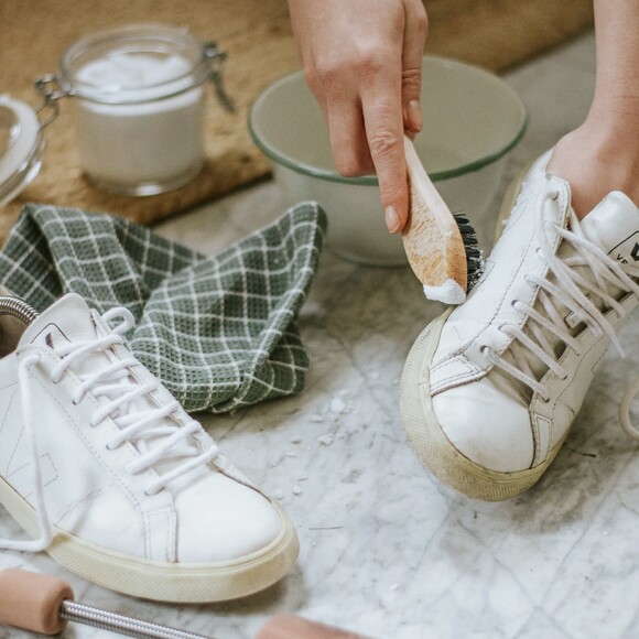 DIY : Comment nettoyer et rafraîchir ses baskets blanches ?