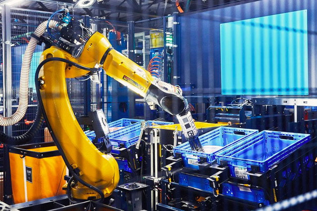 Robot arm.