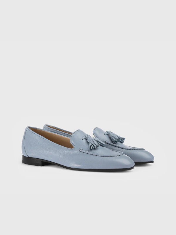 Mocassino con nappine in pelle celeste