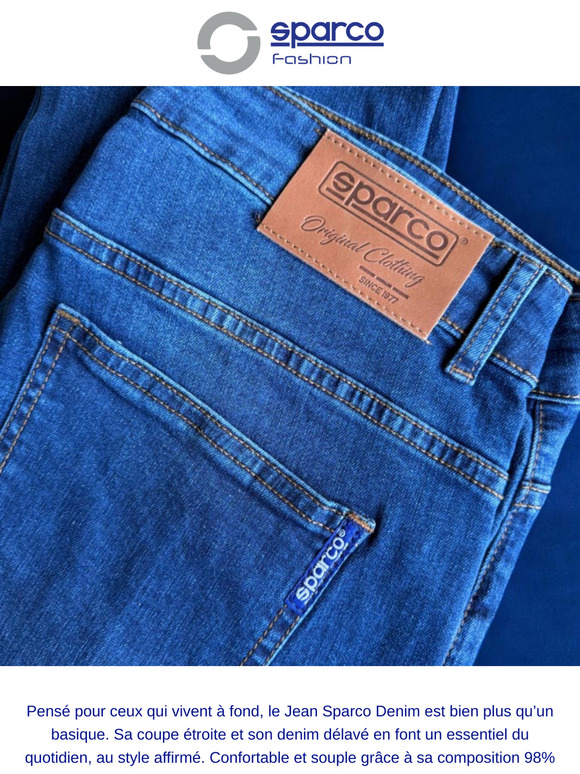 Denim racé. Détails Sparco. Seulement 52€.