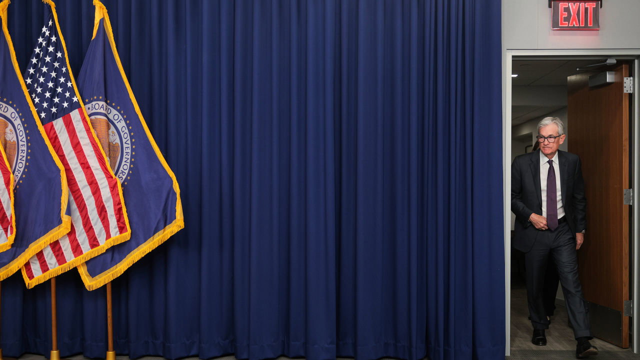  Jerome Powell, U.S. Federal Reserve Chairman, enters a press conference through an exit door.