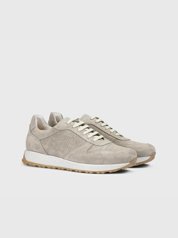 Pearl-coloured suede sneaker