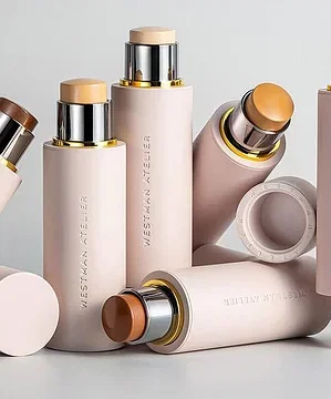 A Celebrity Makeup Artist Told Me Her Go-To Foundation for a “Real” Looking Finish
