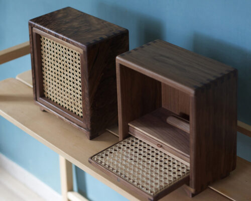 003_mei – Compact Walnut Memorial Altar & Incense Holder for Pets