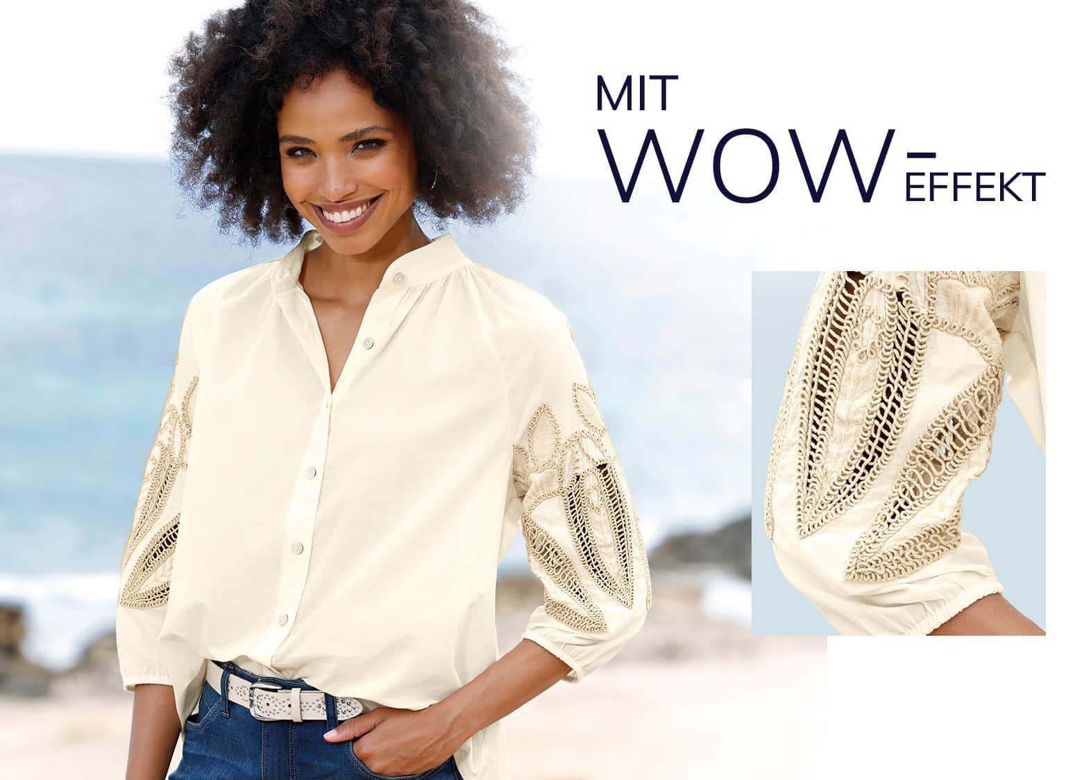Ein Model trägt eine beige Bluse mit aufwendigen Stickereien an den Ärmeln. Text: `Mit WOW-effect´.